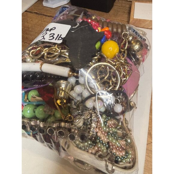 Mixed Craft & Scrap Jewelry Lot 3.31 Lbs With Charms Beads & Chains For DIY Proj - Picture 4 of 12